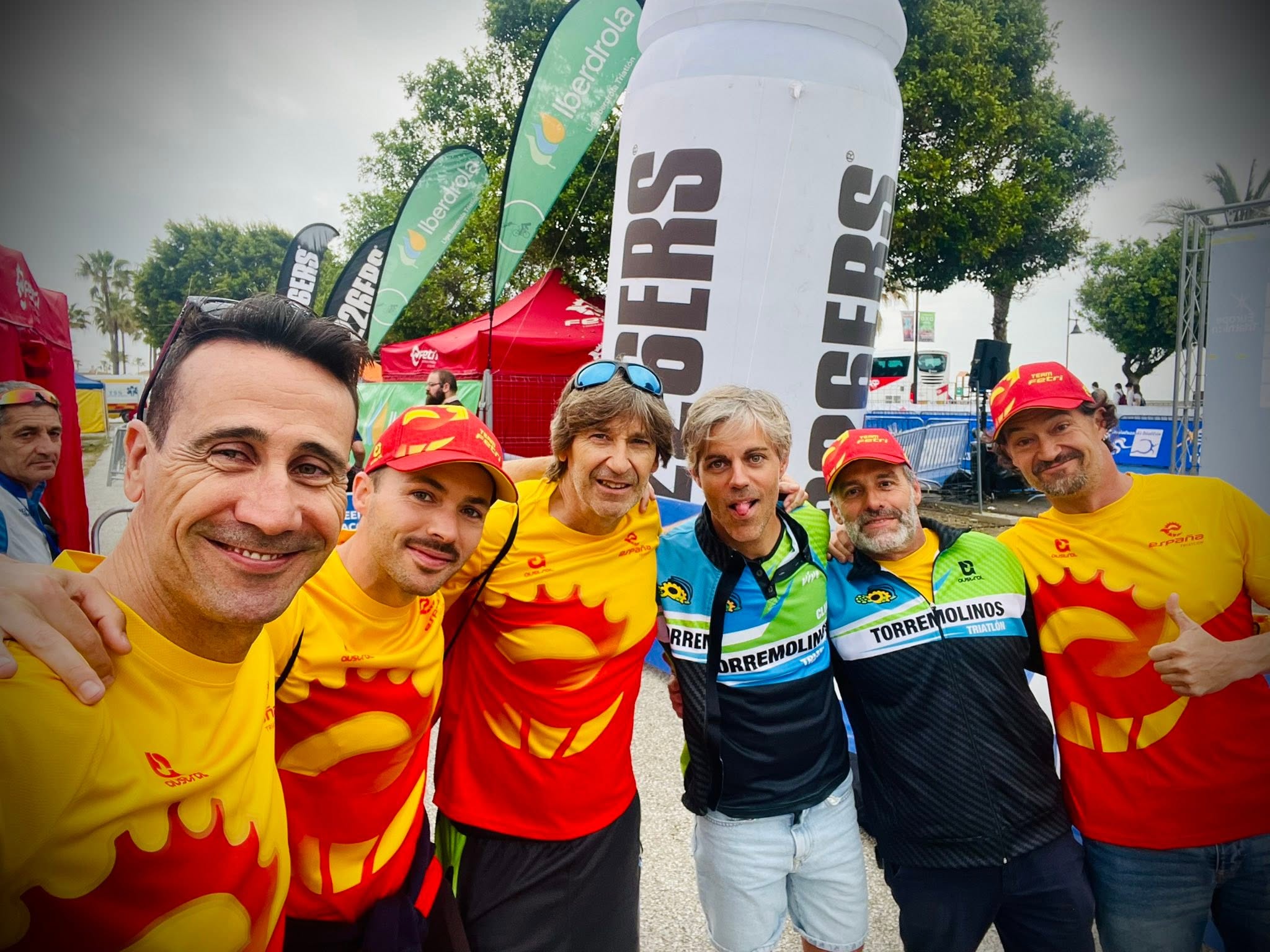 Voluntarios del C.T. Torremolinos en la Copa de Europa de Triatlón 2026